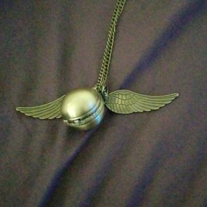 A harry potter golden snich watch necklace